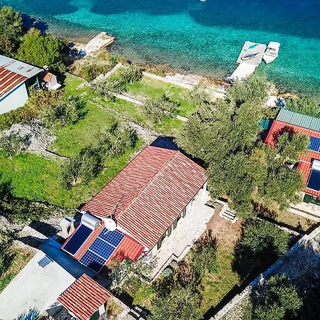 Cast La Vie Villa Okrug Gornji